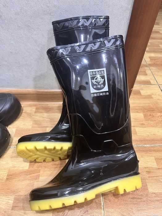 Резиновая ботинка,летняя,в хорошем состояний,для работы,41 размера,уд