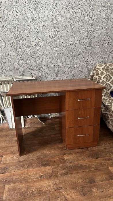 Продам письменный стол