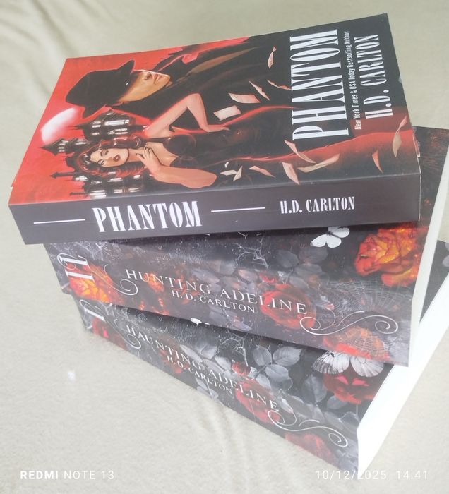 "Преследването на Аделайн"(на английски)