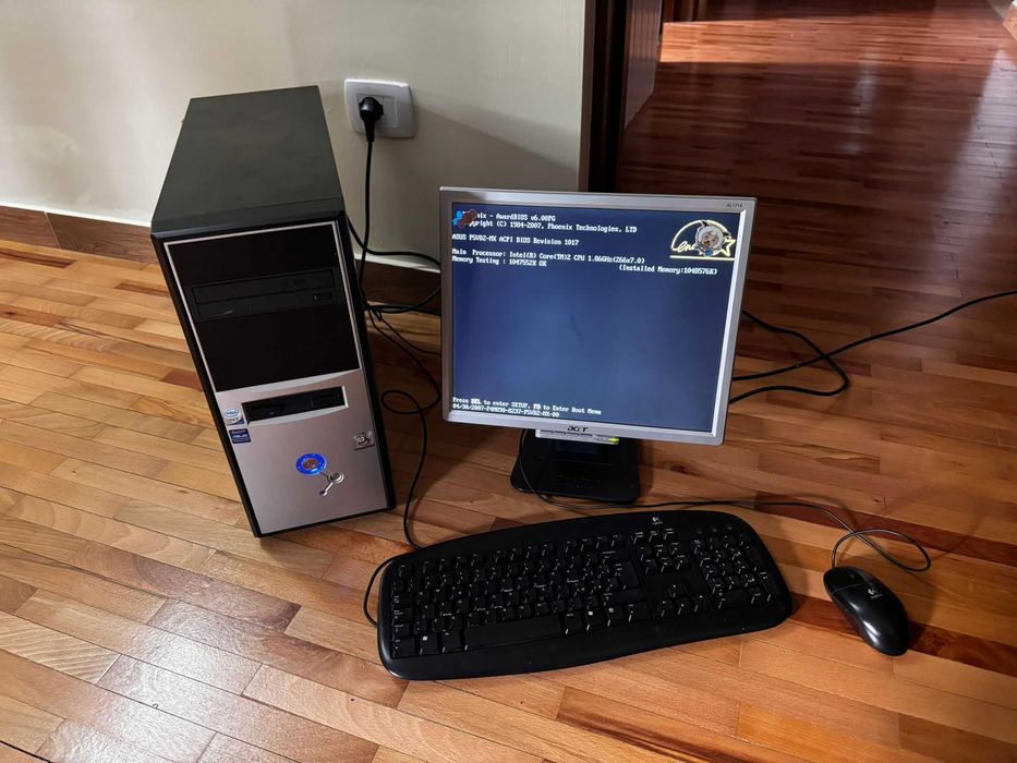 PC 1gbRAM ,Video 256Mb, procesor intel2duo core 1.8ghz, hardisk 320 GB