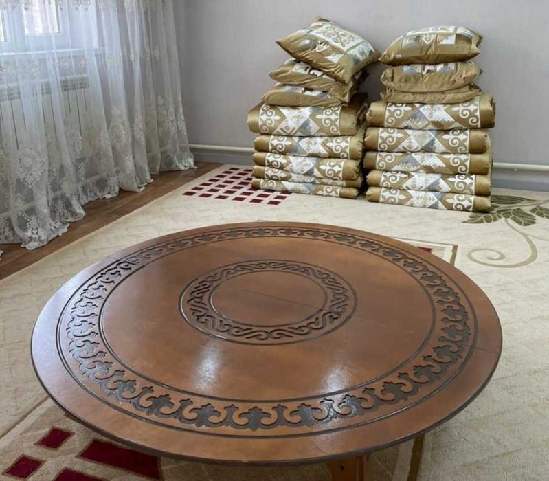 Қазақи нақыштағы үстел