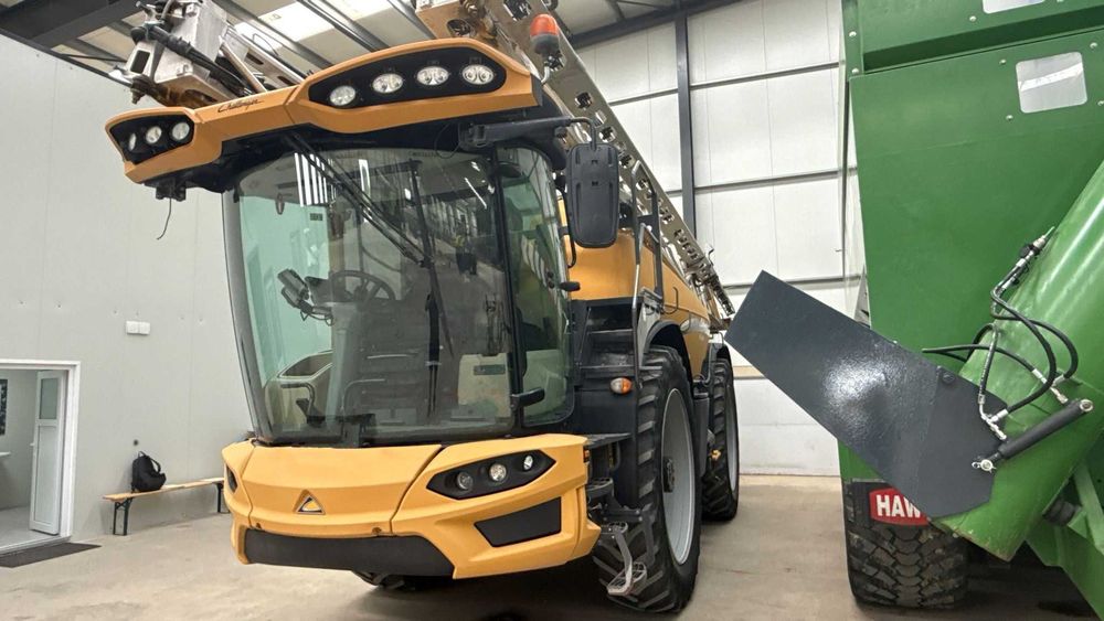 Autopropulsata de erbicidat Challenger Rogator 655