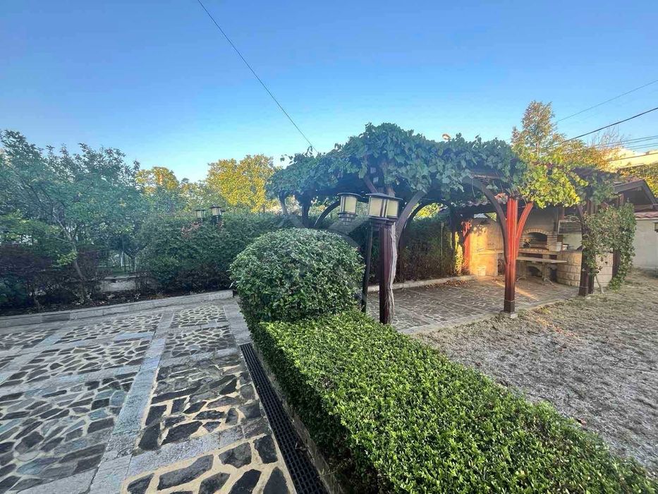 Продава се Къща в Бургас, Ветрен - 462 кв.м за 1191 €/кв.м - Снимка #3