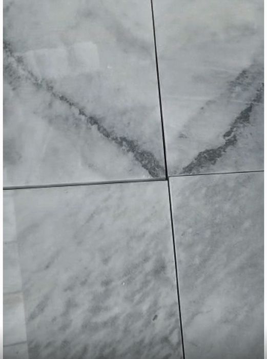 Marmură Alb Polar – Lucioasă 30x60x2 cm – Alb cu Vene Gri