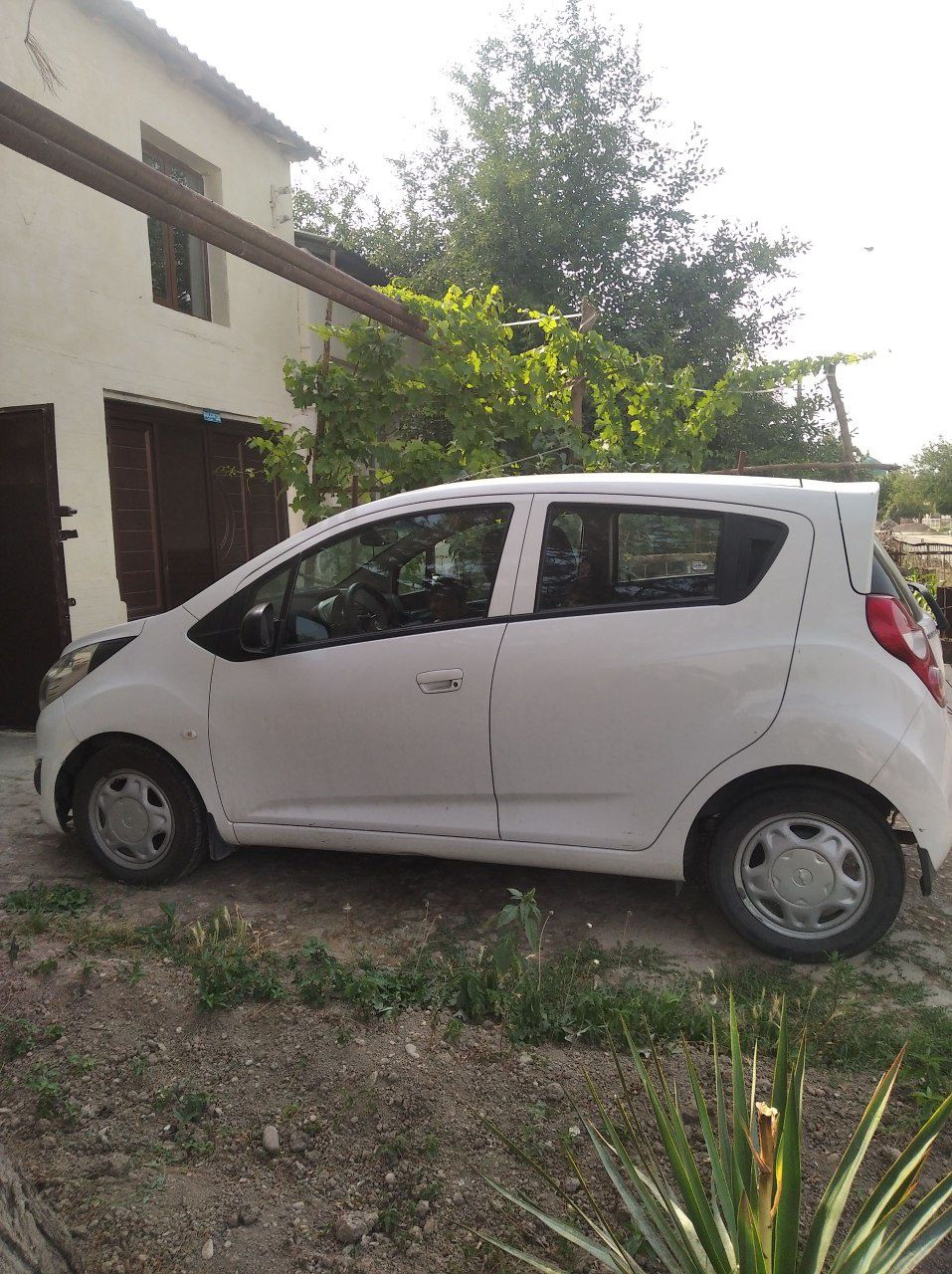 Chevrolet spark avtomobil