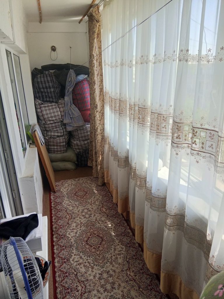 Продается 2-ух, ком. кв в 4 мкр 49 д. г/д 4-этаж.