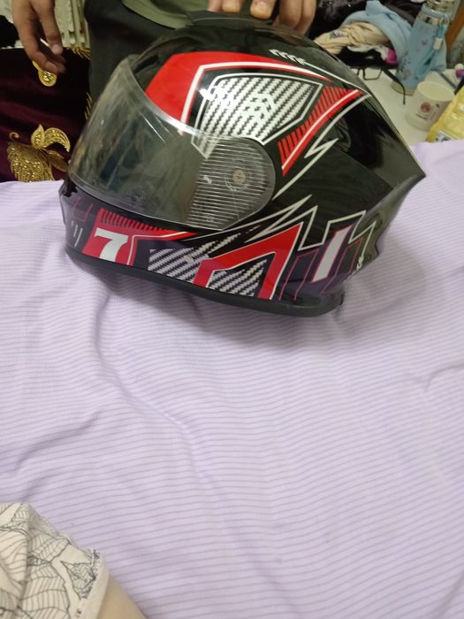 Мото каска сотилади