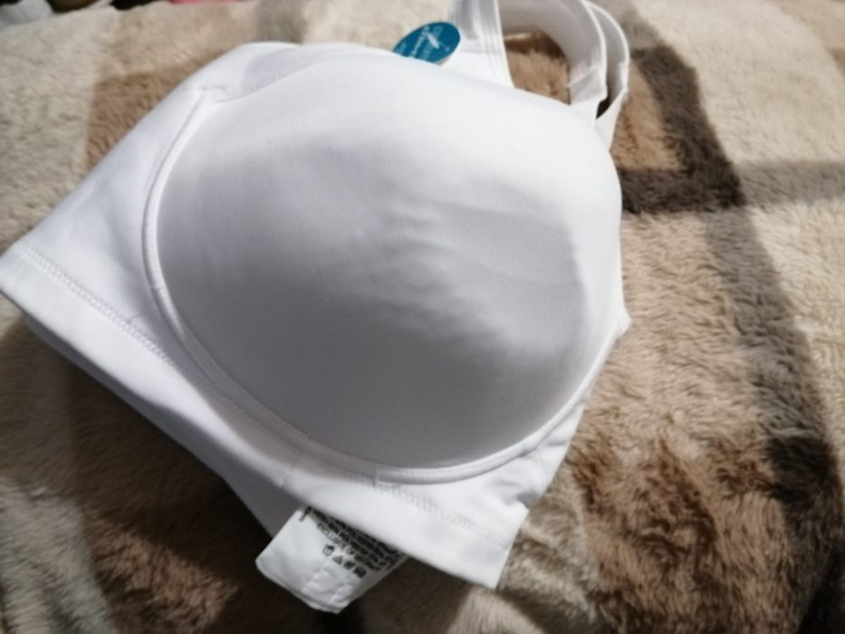 Sutien marimea 42 DD culoare alb nou