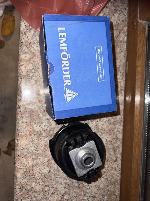 НОВИ тампони за заден мост w204 2бр