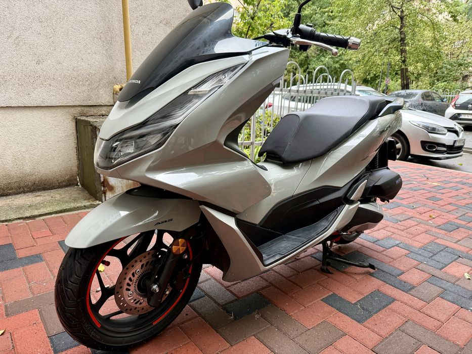 Honda PCX 125 an 2024/ impecabil