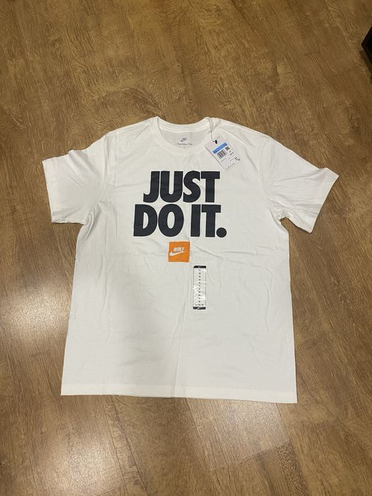 Бяла мъжка тениска на Nike