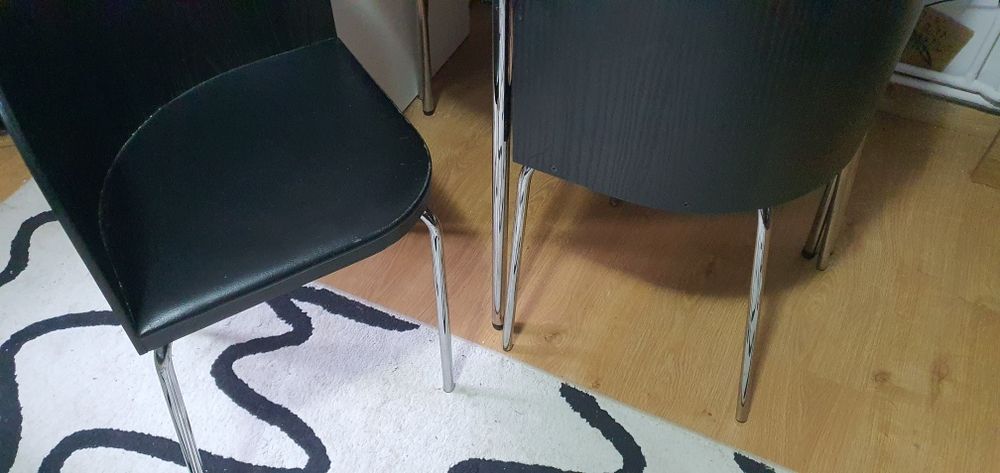 Vand masa Ikea 84x84 cm 4 scaune pe colt