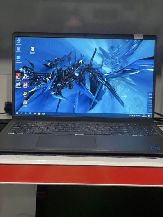 DELL в идеале Core 15!SSD 512Gb! O3Y 8Gb! HDD 500Gb!