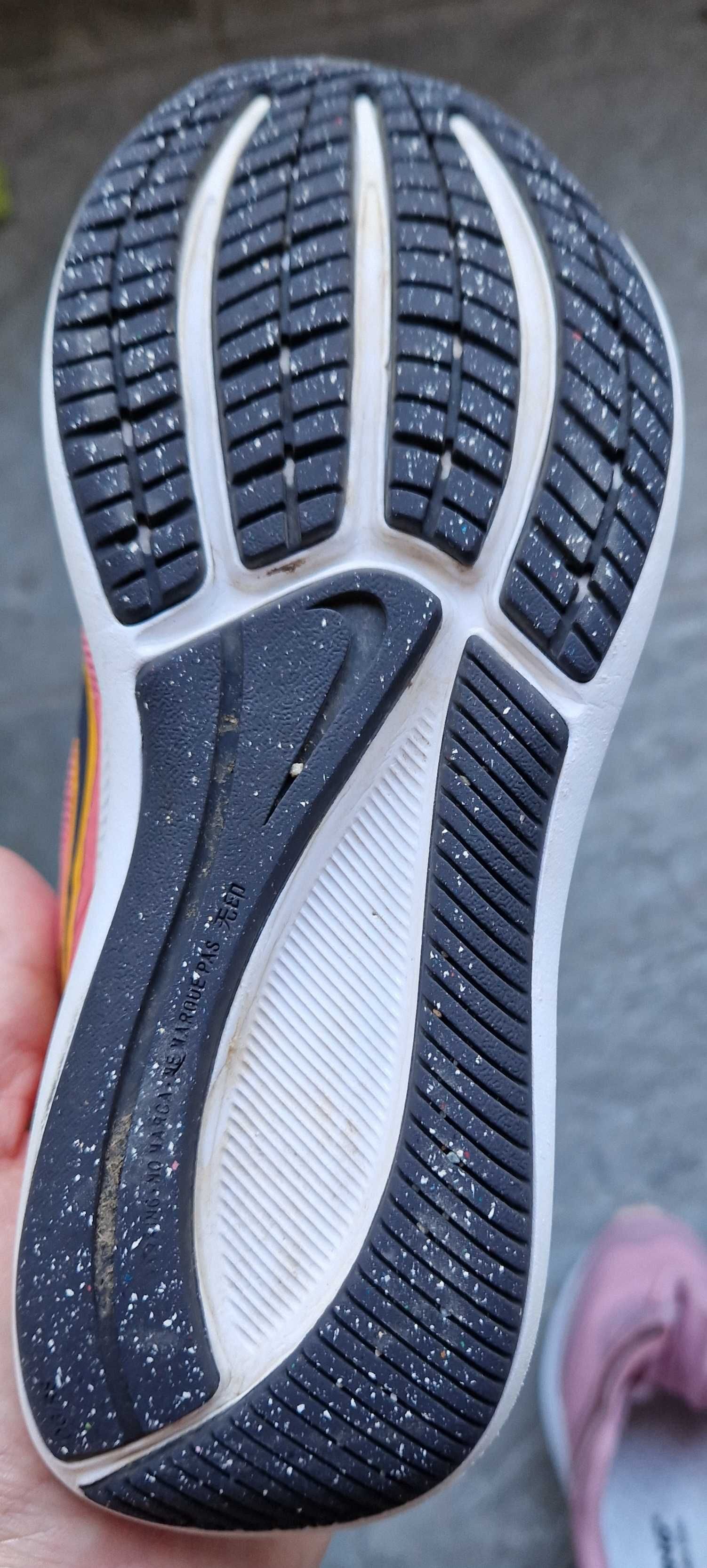 НАМАЛЕНИ Розови маратонки Nike 28
