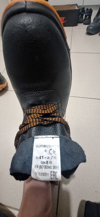 Ботинки рабочие.