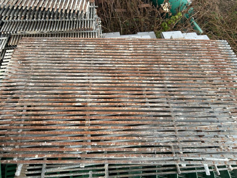 Vand gratare pentru Porci