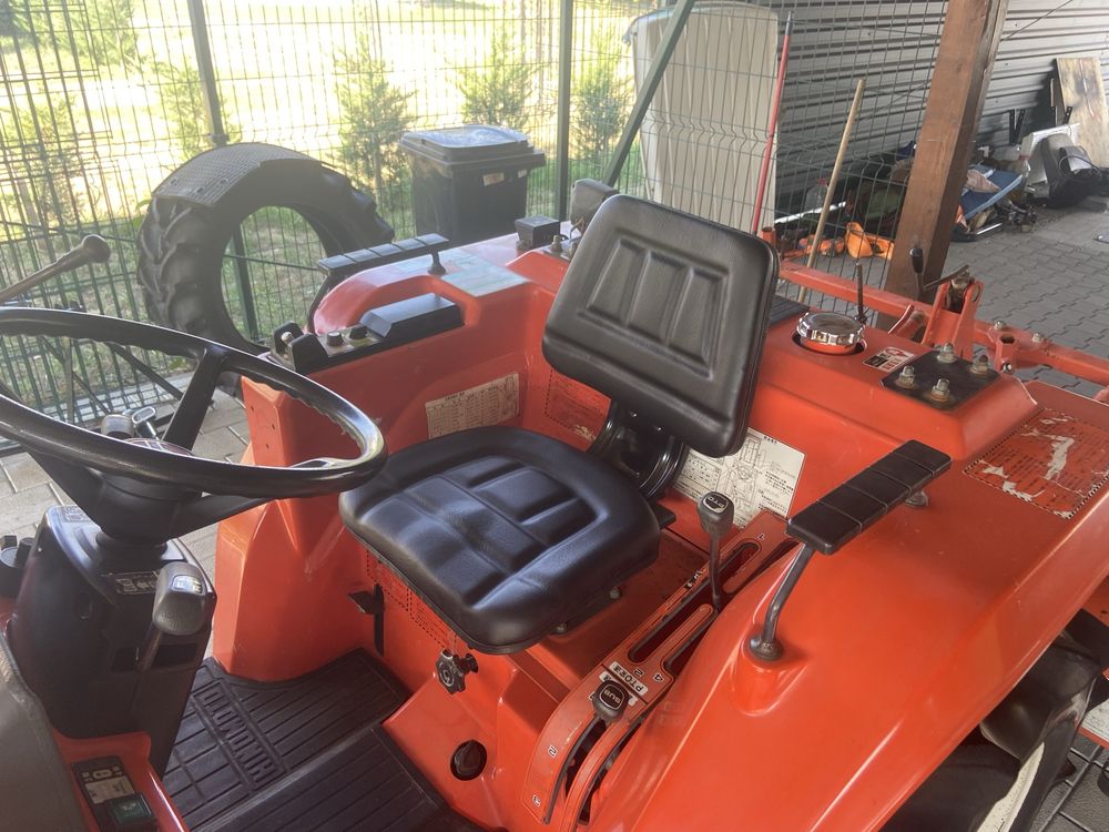 Tractor agricol japonez Hinomoto N209, 4x4, 20 cp + freza