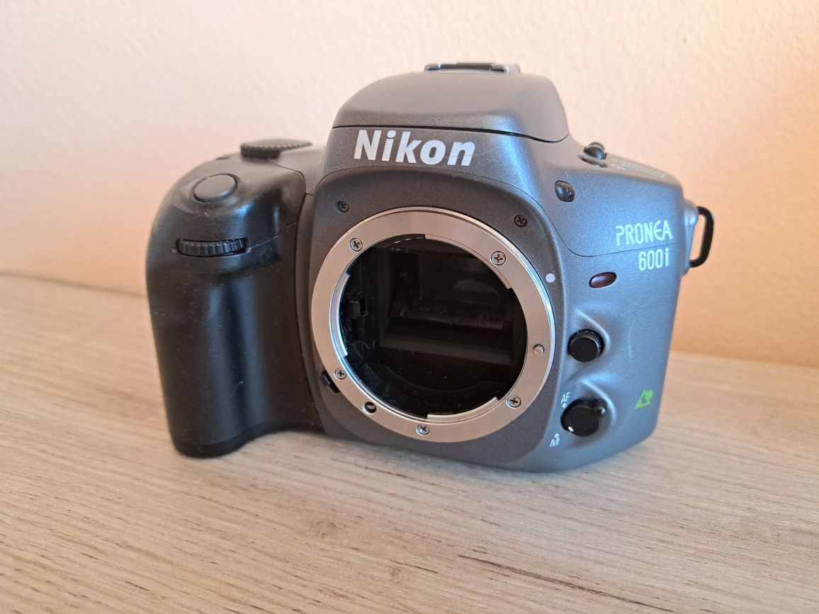 Nikon Pronea 600i aparat foto cu film
