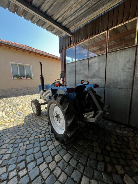 Японси Трактор Исеки U-DX 26 коня и фреза към трактора 1251h