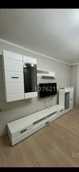 Продам стенку почти новую, скол и царапин нет