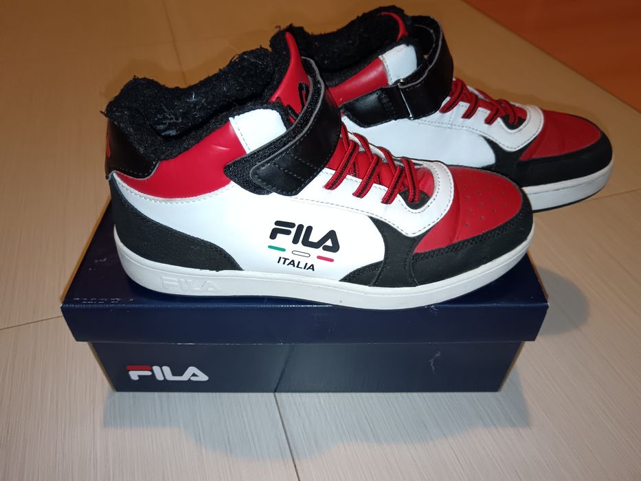 Есенно-зимни юношески сникърси Fila