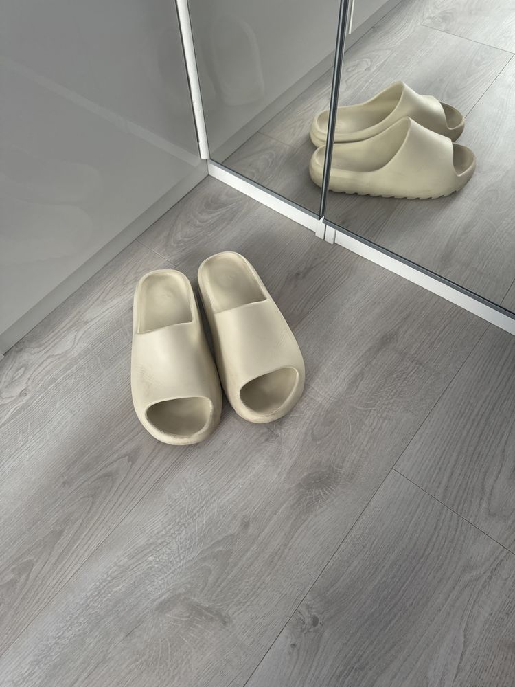 Yeezy Slides Bone