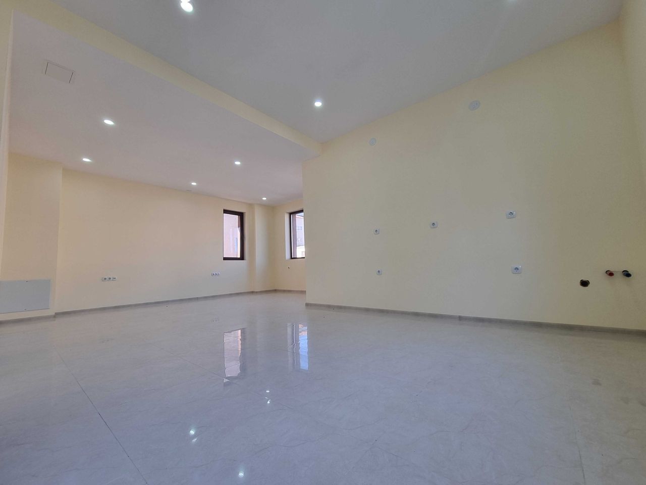 Дава се под наем Офис в Горна Оряховица - 226 кв.м за 178.5 € - Снимка #14