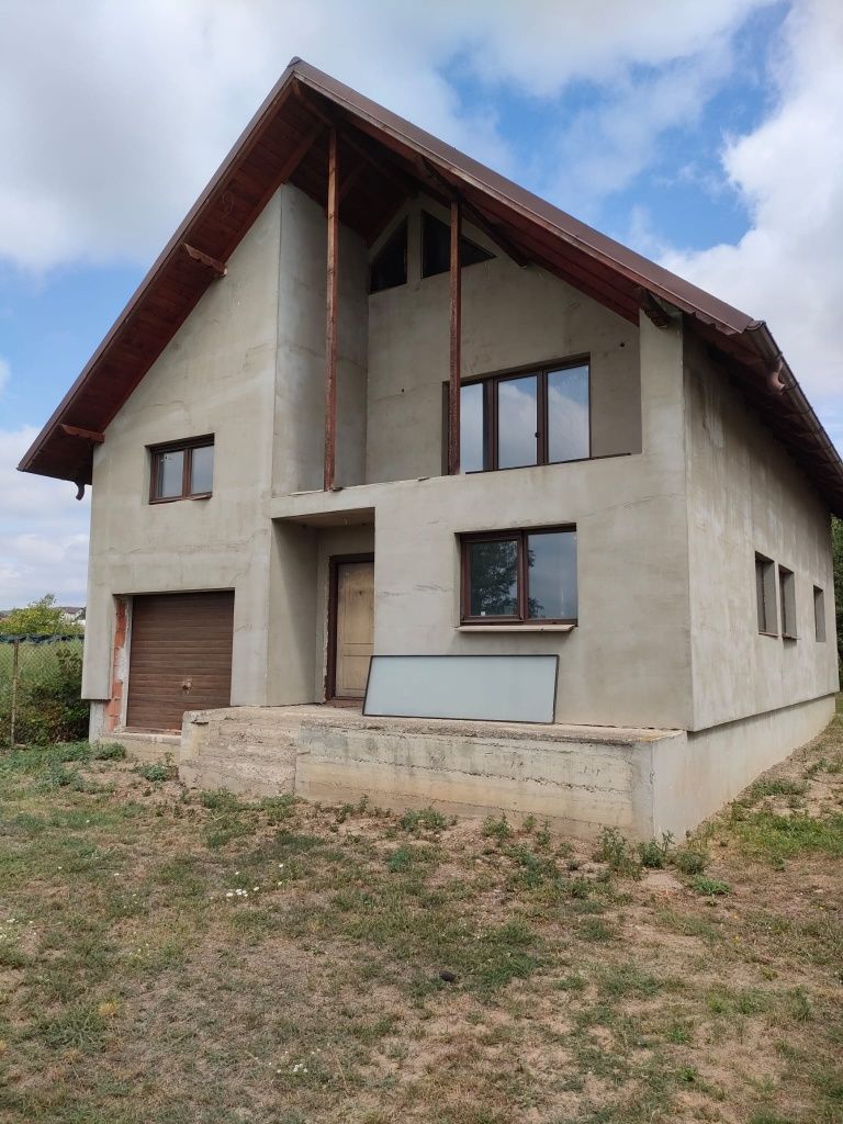 Casa de vânzare Laniste Burdujeni str.Traian Popovici  ,teren 16000m