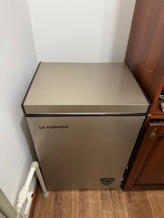 Морозильник 90 л leadbros почти новый.