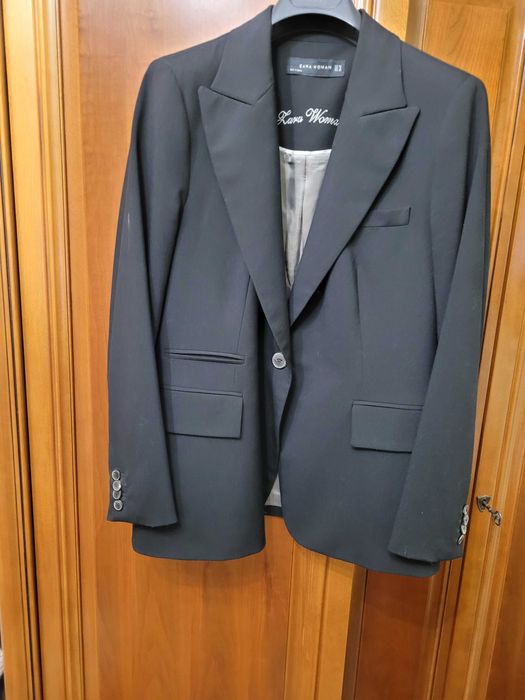 Lot de 2 sacouri zara si un costum cu fusta.