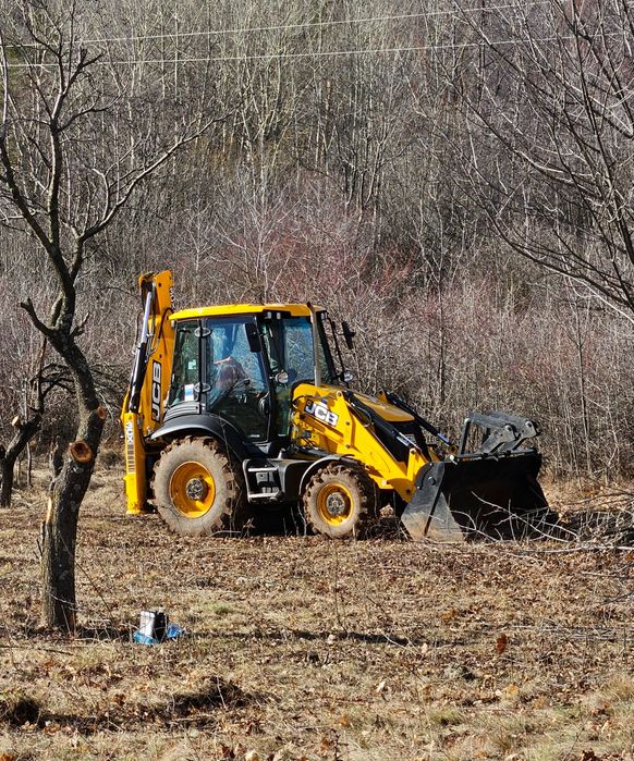 Închiriem buldoexcavator JCB 3cx