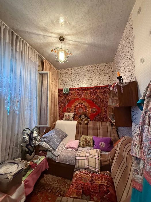 Юнусабад 15 2 комнатная 4 этаж 4 этажка