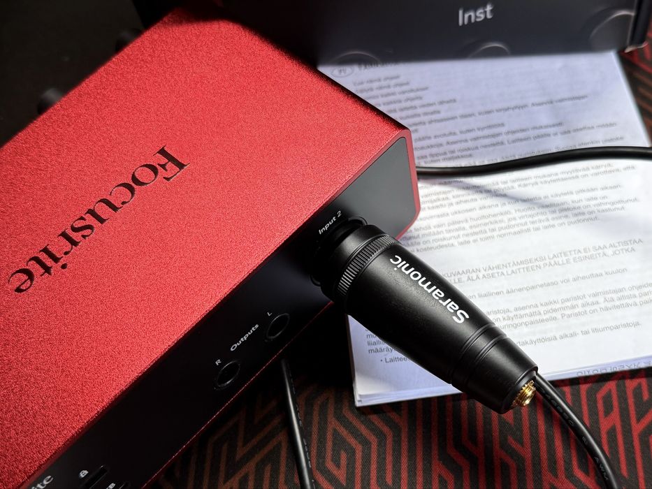 Focusrite Scarlett Solo 4th Gen USB аудио интерфейс + Saramonic C-XLR