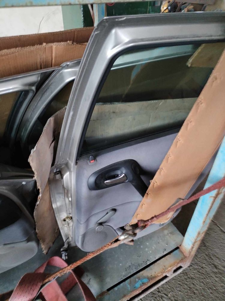 Врати и капак за Vectra B хечбек