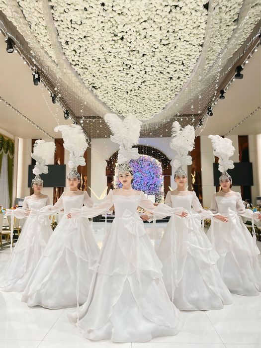 Би ансамбльі киімдері