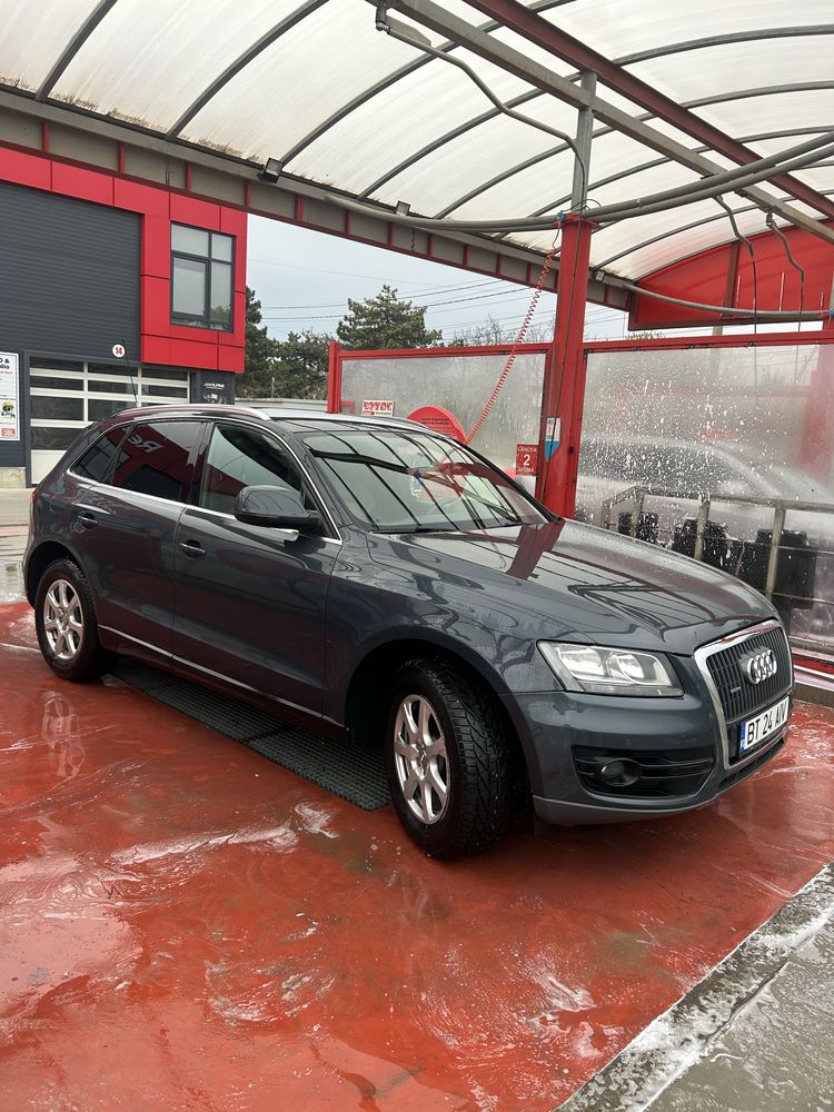 Vând Audi Q5 2011