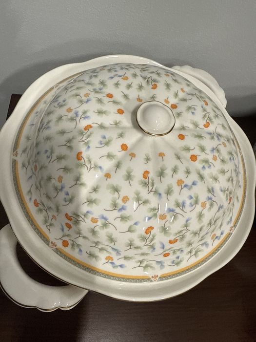 Продам столовый сервиз