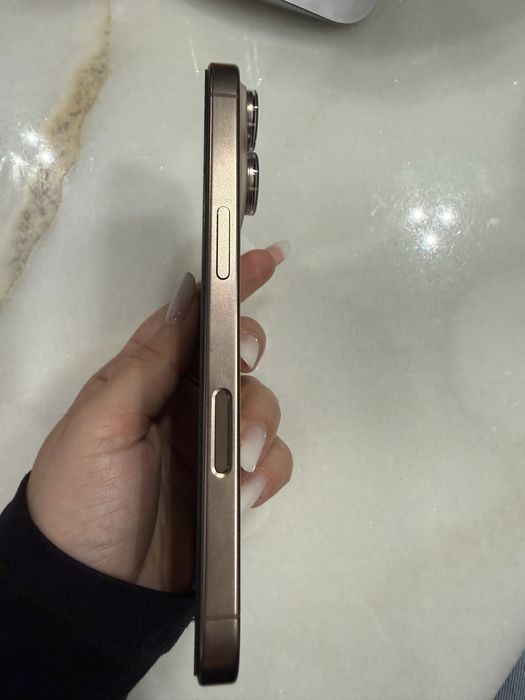 IPhone 16 Pro - Desert Titanium - 128 GB