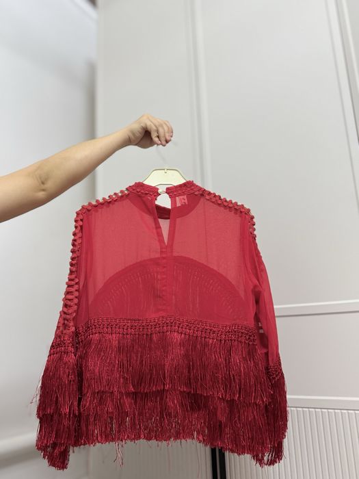 Кофточка красивая красная