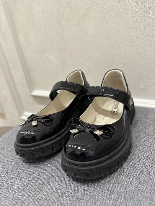 Девочковые туфли черные