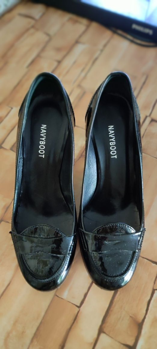 Vând pantofi de dama firma Mavyboot