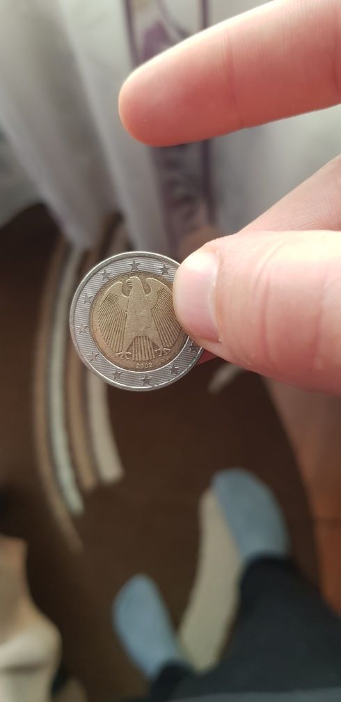 Vând monedă 2 euro an 2002 F stema (Vultur)