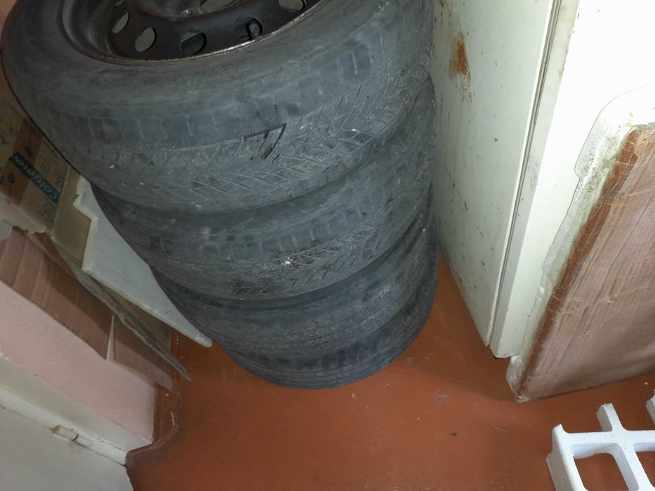 4 ta 195/60 R15 diska balon