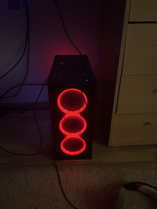 Геймърски компютър с цялостна периферия