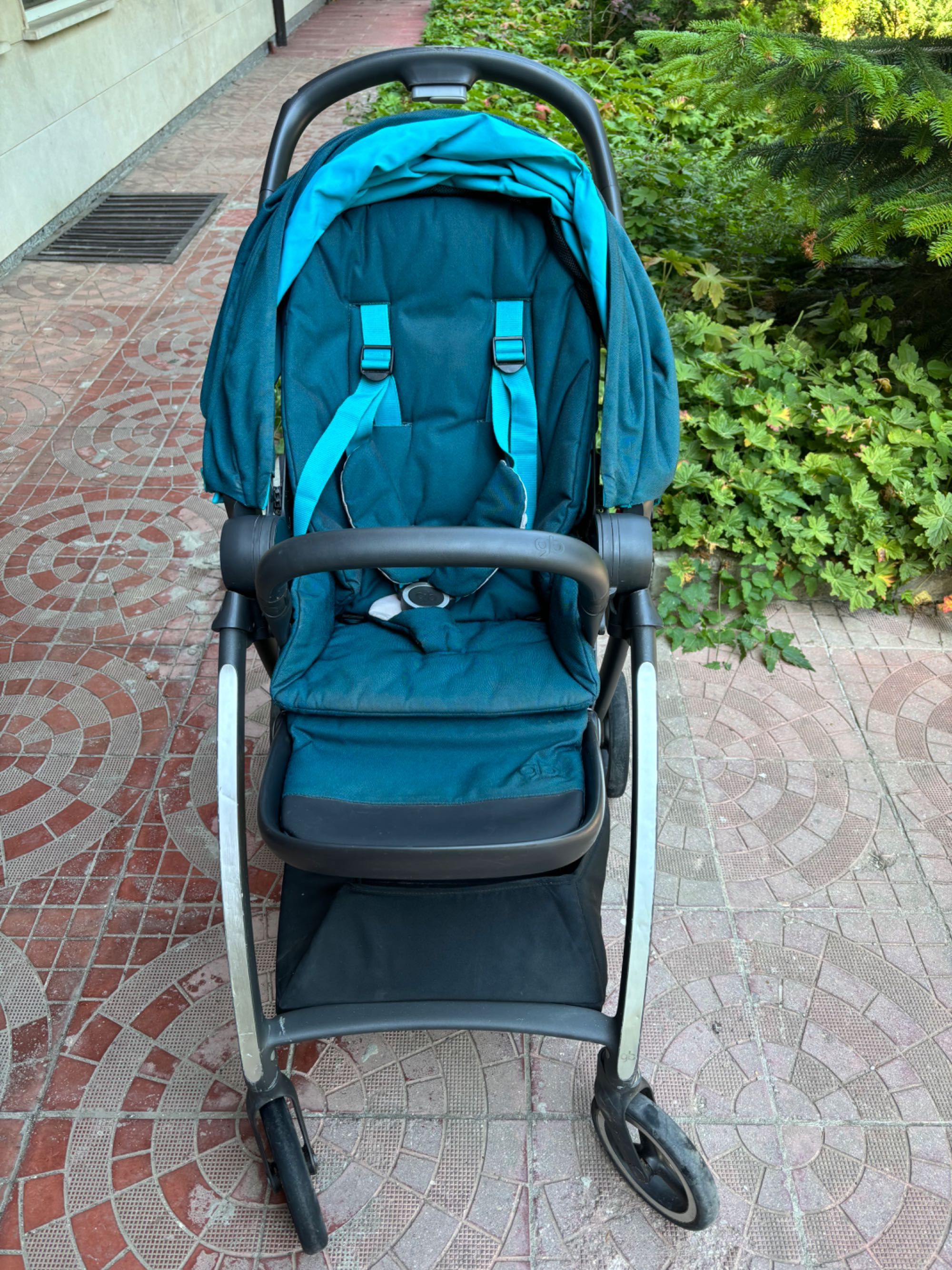 Бебешка количка GB и столче с ISOFIX Cybex