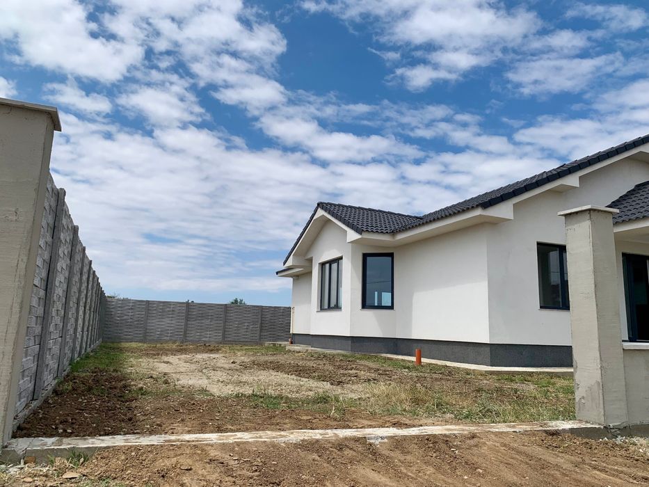 Casă spațioasă cu 4 camere, într-o zona cu acces rapid din oras.