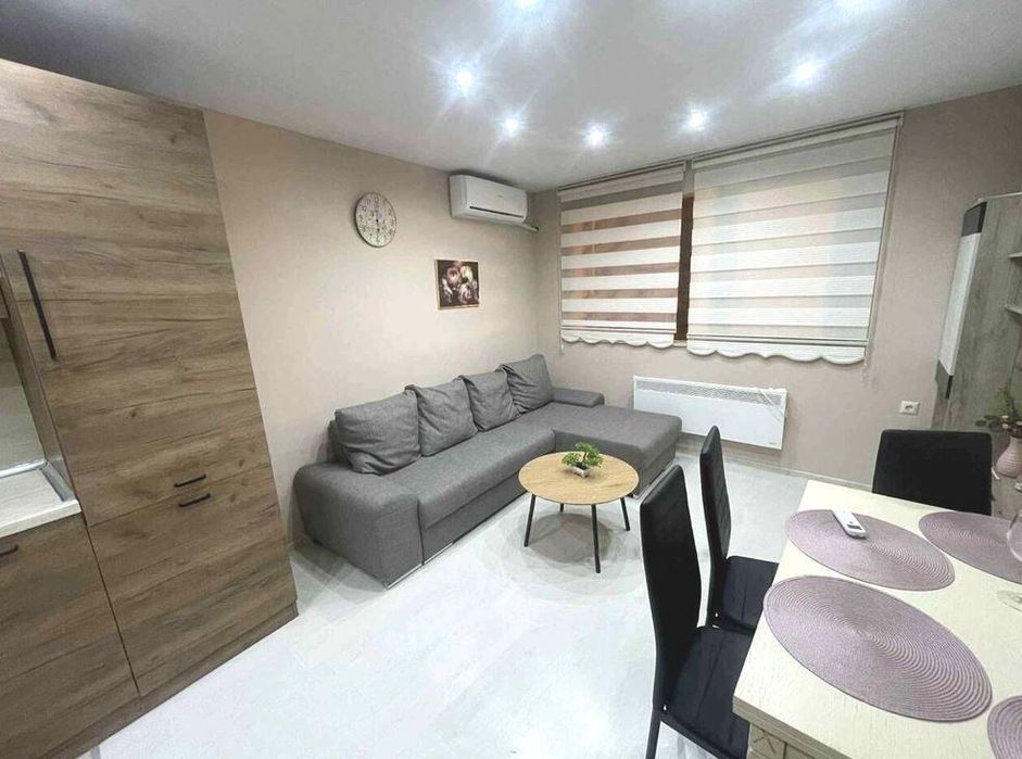 Дава се под наем Тристаен апартамент в Варна, Конфуто - 80 кв.м за 716 € - Снимка #1