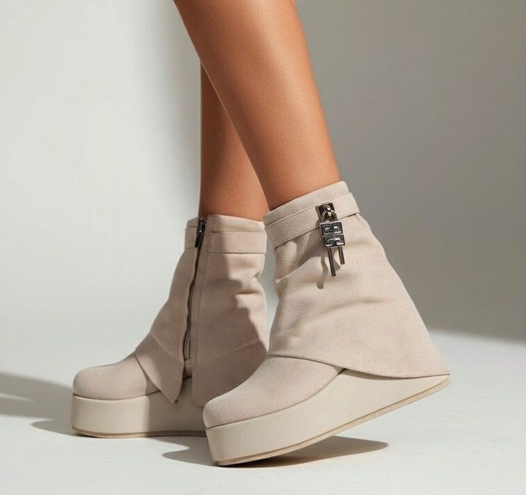 Боти на платформа - бежов велур (36-40)