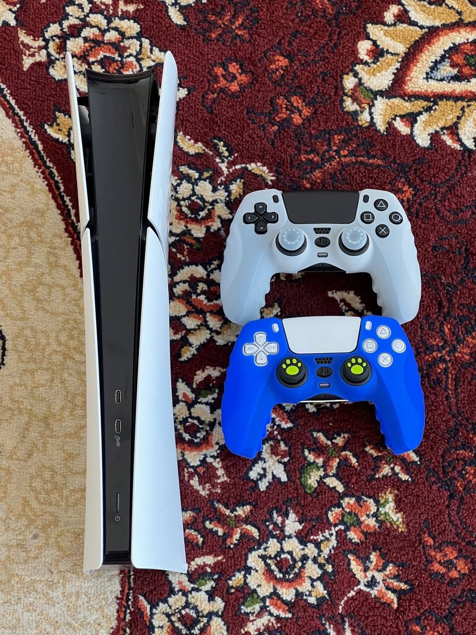 Play Station 5 Slim
2 ta original joystick 
+bonus chexollar bilan
Hol