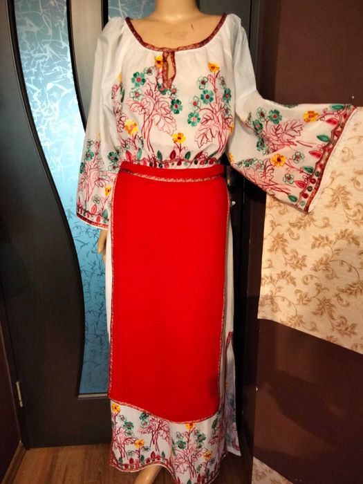 Costum popular stilizat